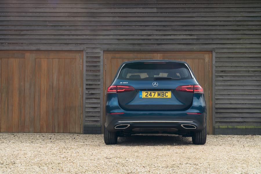  Mercedes-Benz B180 Sport (W247) 2019 года  (UK) (фото 23 из 40)